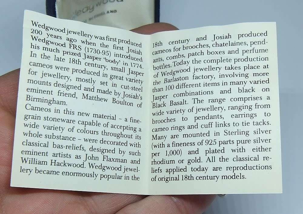 A stunning rare vintage hallmarked silver Wedgwood pendant with new sterling silver necklace