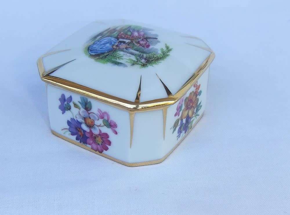 A beautifully decorated vintage Limoges of France porcelain trinket box