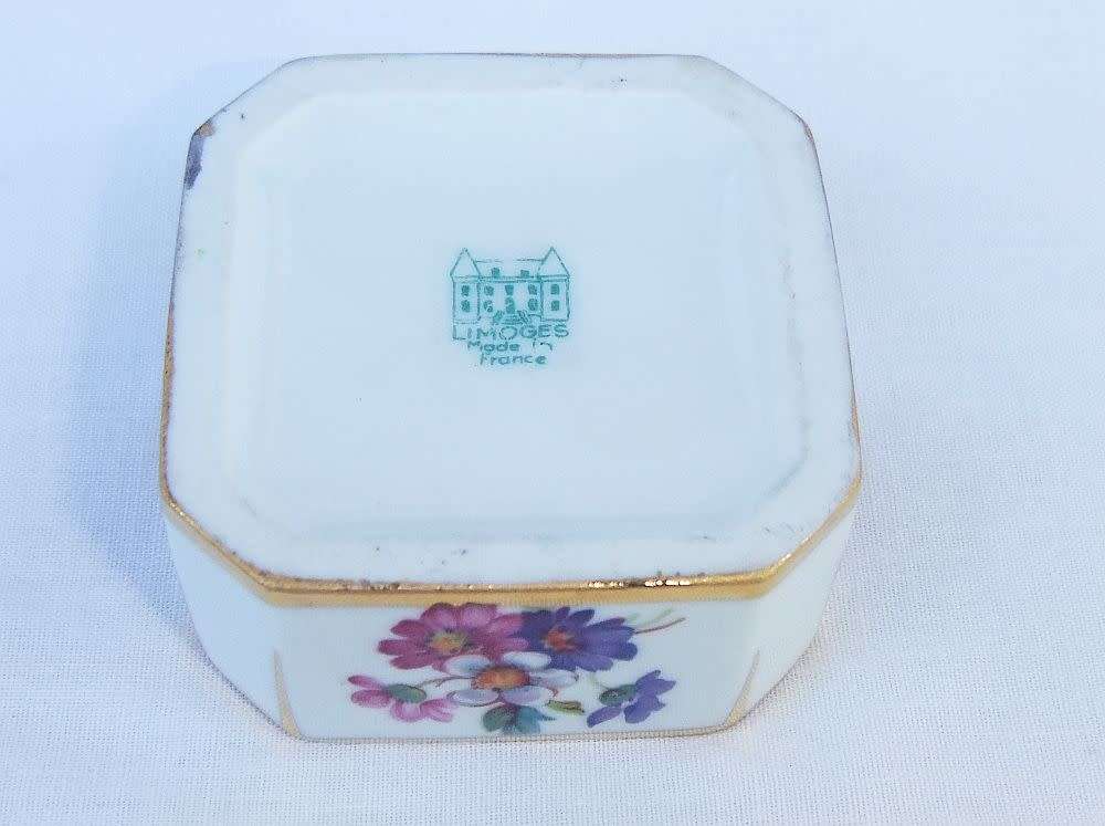 A beautifully decorated vintage Limoges of France porcelain trinket box