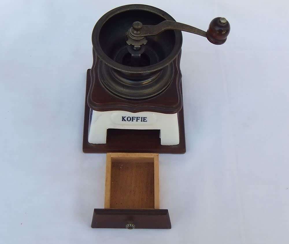 A lovely vintage `KOFFIE`  grinder with Delft style windmill decoration