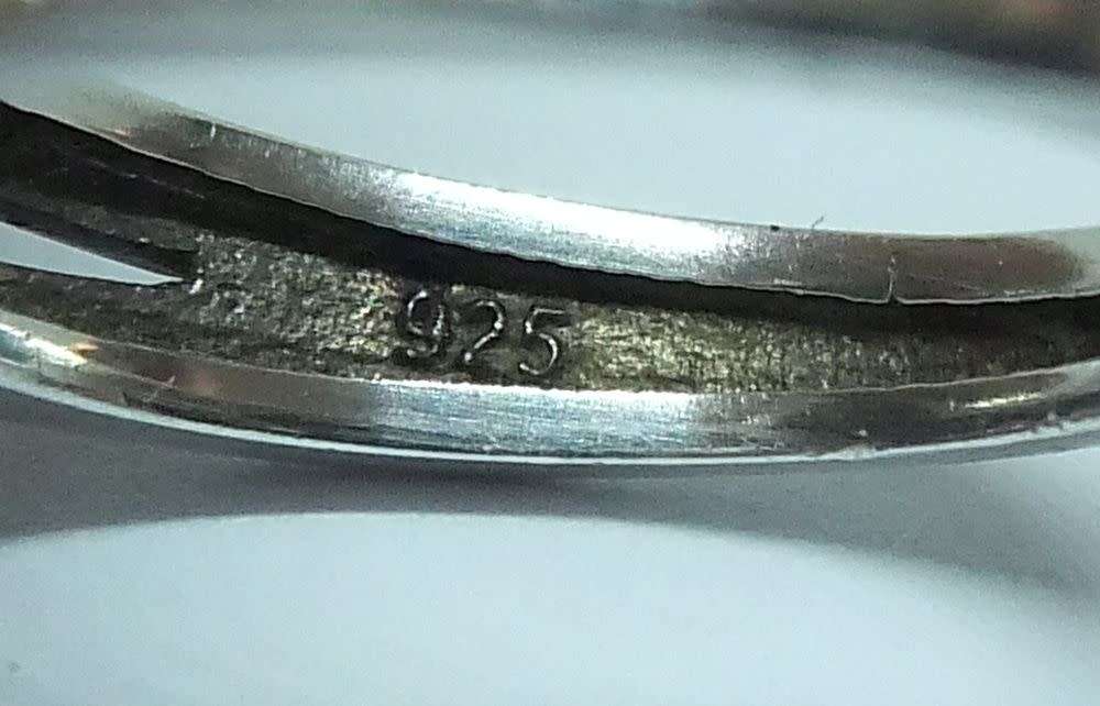 A gorgeous genuine sterling silver ring with gold accent and tiny faceted inset