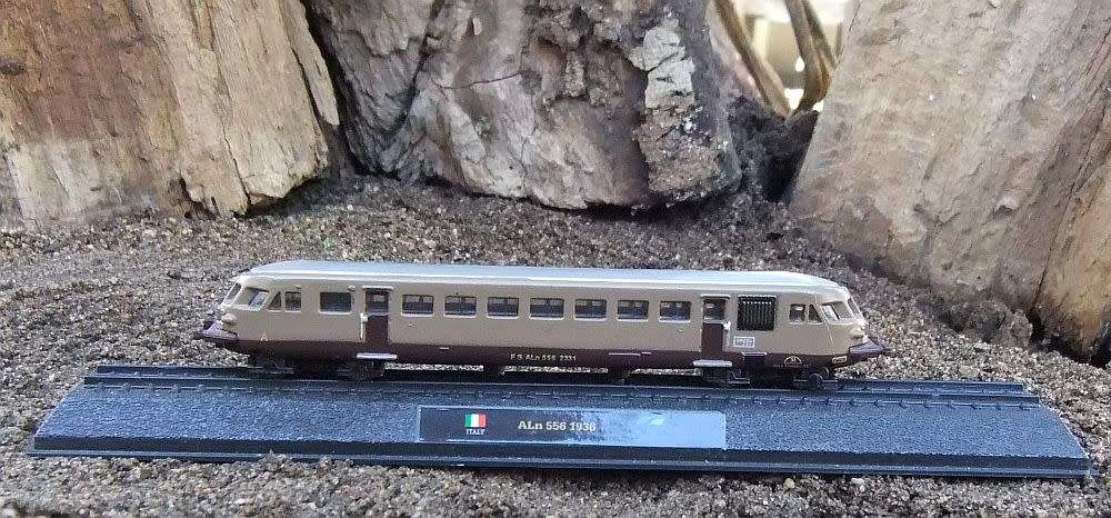 A highly detailed model of the 1936 ALn 556 locomotive ( Italy )