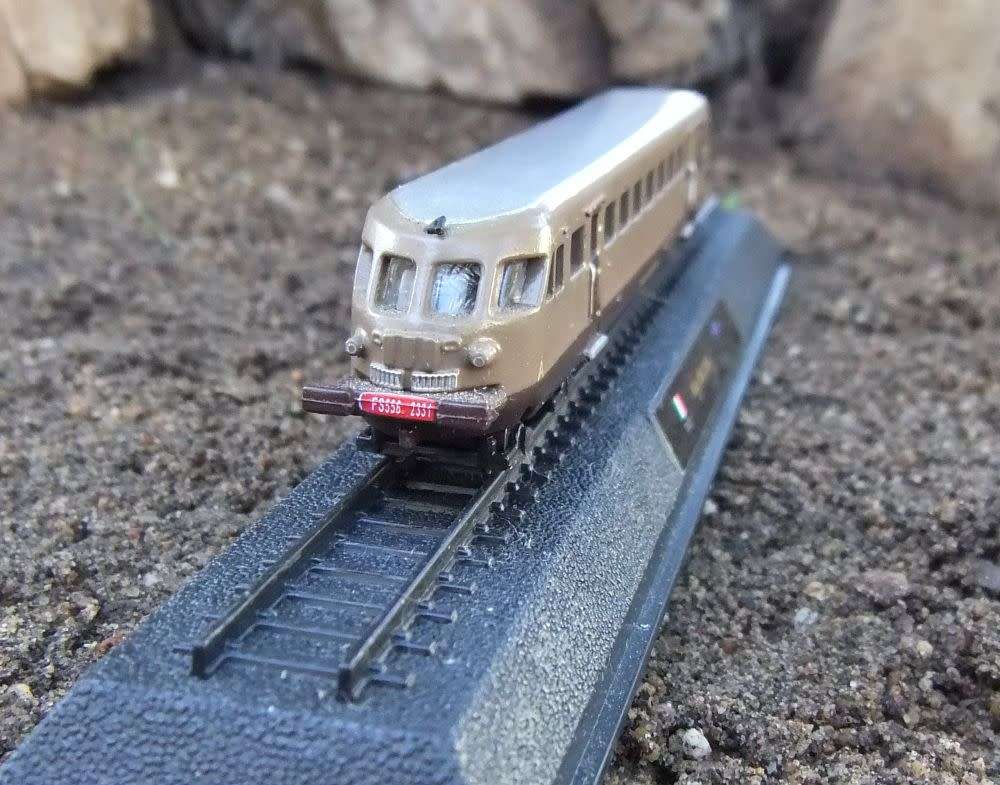 A highly detailed model of the 1936 ALn 556 locomotive ( Italy )