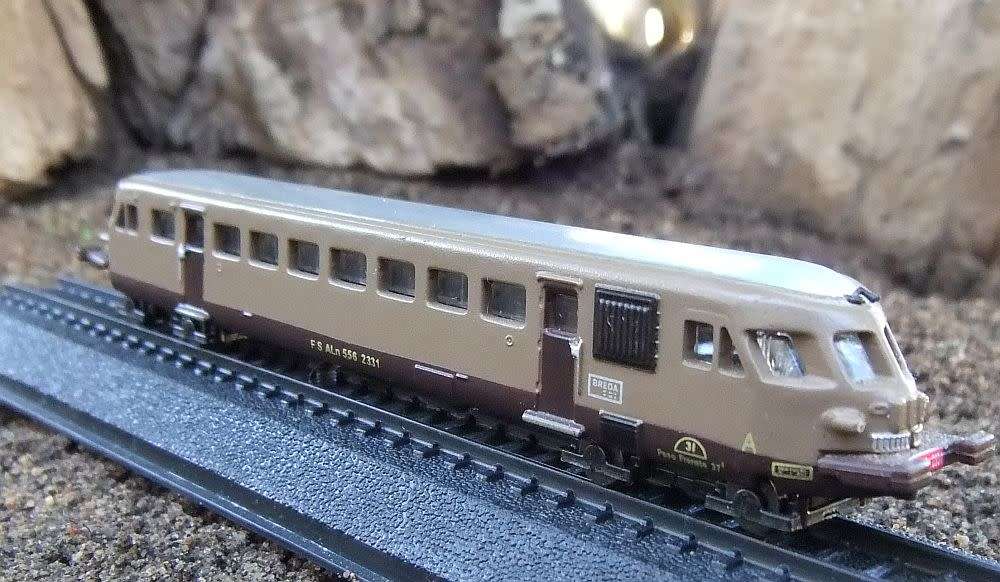 A highly detailed model of the 1936 ALn 556 locomotive ( Italy )