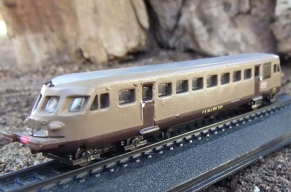 A highly detailed model of the 1936 ALn 556 locomotive ( Italy )