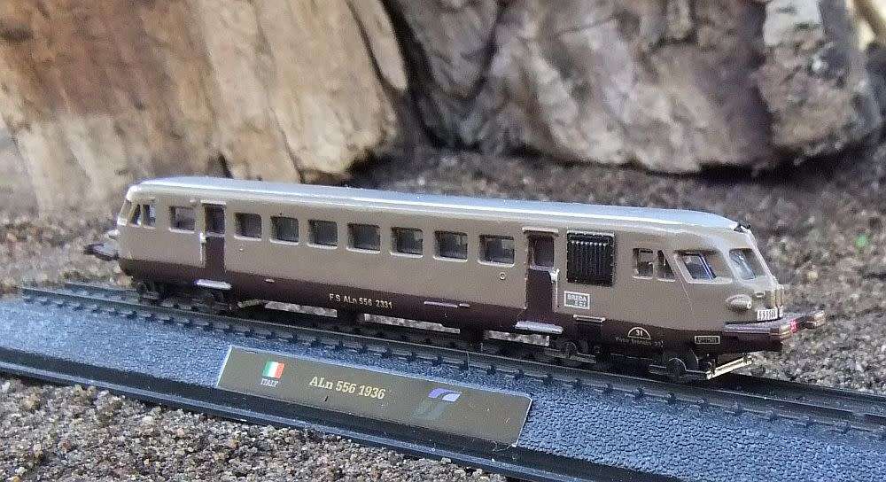 A highly detailed model of the 1936 ALn 556 locomotive ( Italy )