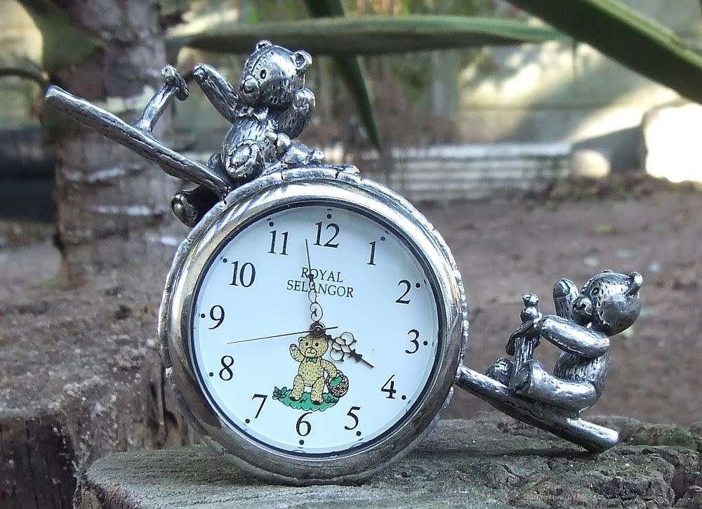 The most adorable Pewter clock I have ever seen by Royal Selangor - Working 100%