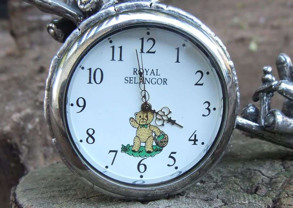 The most adorable Pewter clock I have ever seen by Royal Selangor - Working 100%