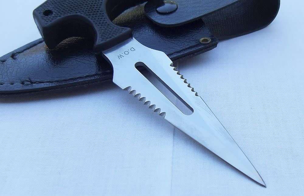 A totally cool D.O.W fist or push dagger - sharp - with sheath / pouch - hardly used