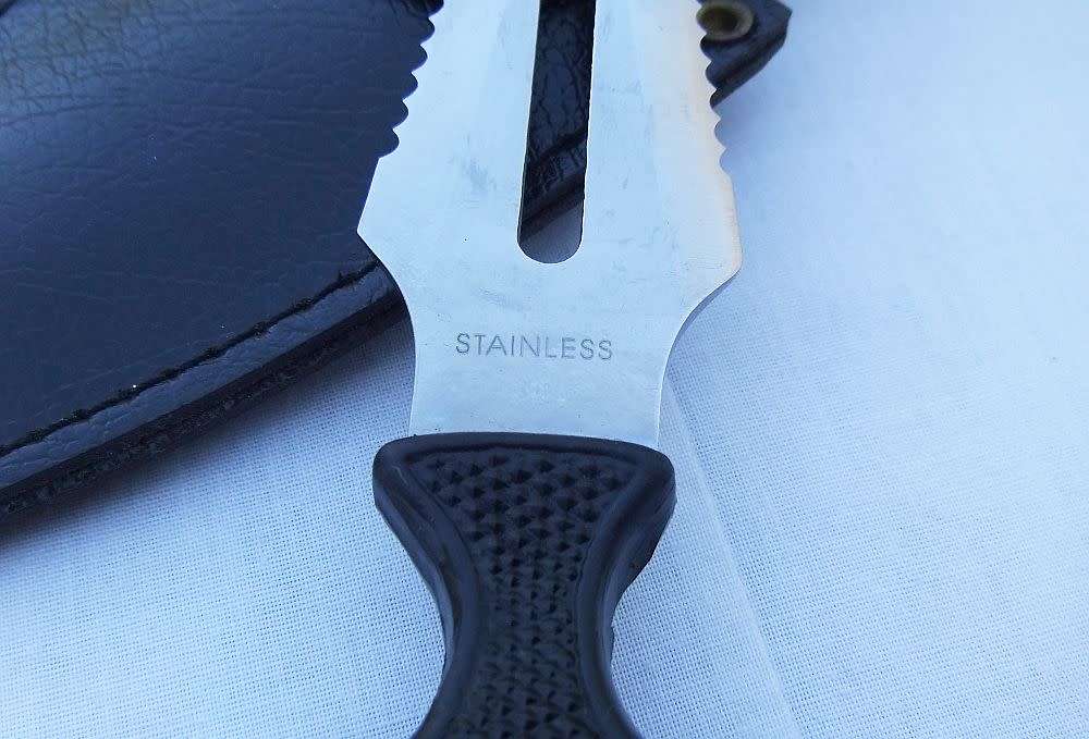 A totally cool D.O.W fist or push dagger - sharp - with sheath / pouch - hardly used