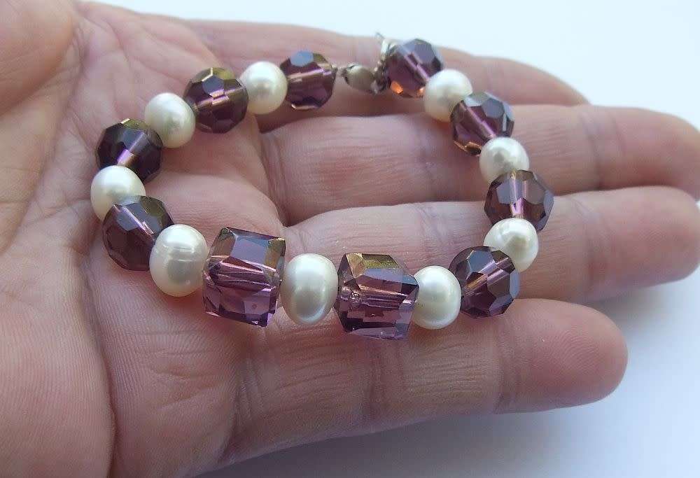 An eye catching handmade genuine freshwater Pearl and glass bracelet with sterling silver clasp