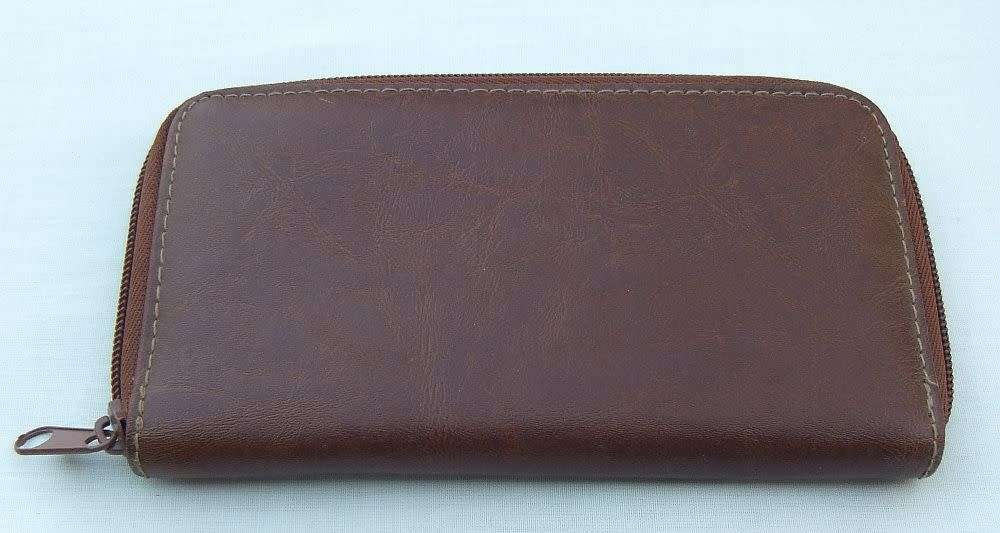 Brand new !! A PU leather unisex wallet / purse for notes , coins and cards