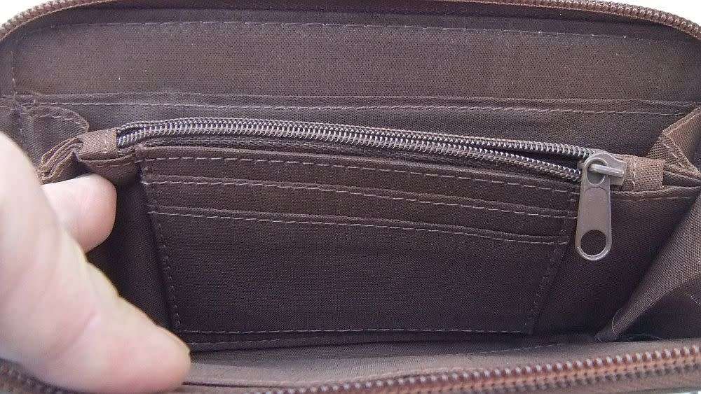 Brand new !! A PU leather unisex wallet / purse for notes , coins and cards