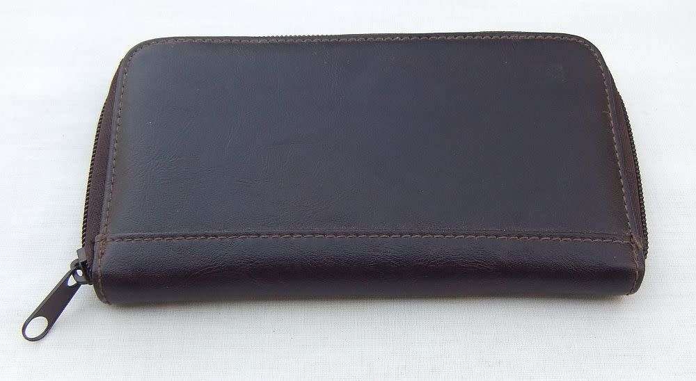 Brand new !! A PU leather unisex wallet / purse for notes , coins and cards