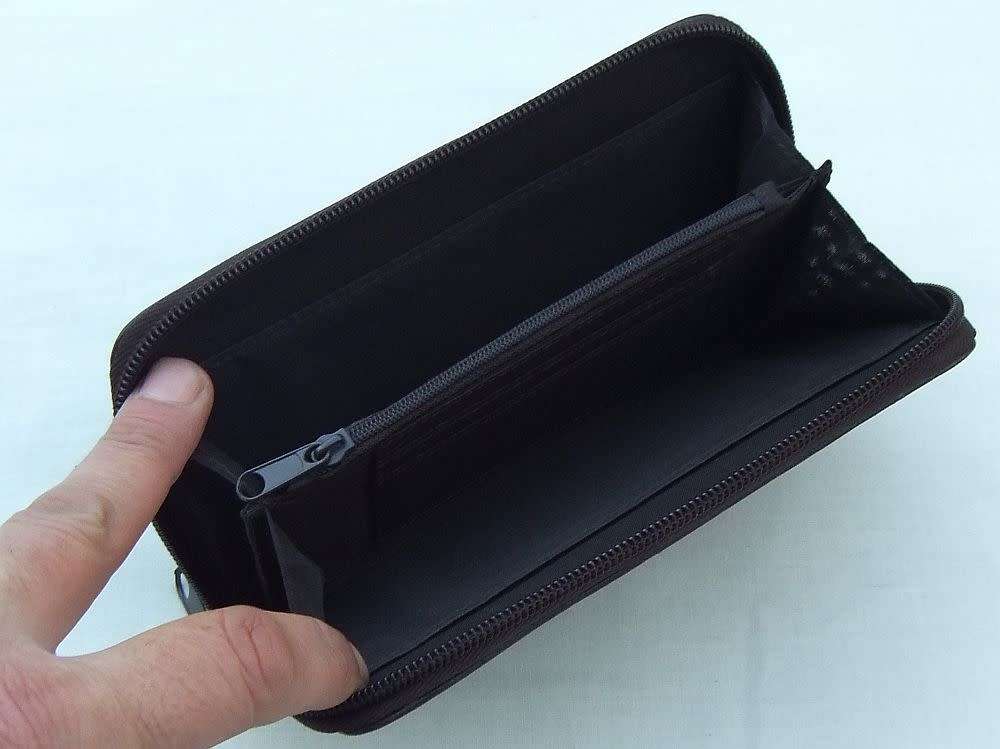 Brand new !! A PU leather unisex wallet / purse for notes , coins and cards