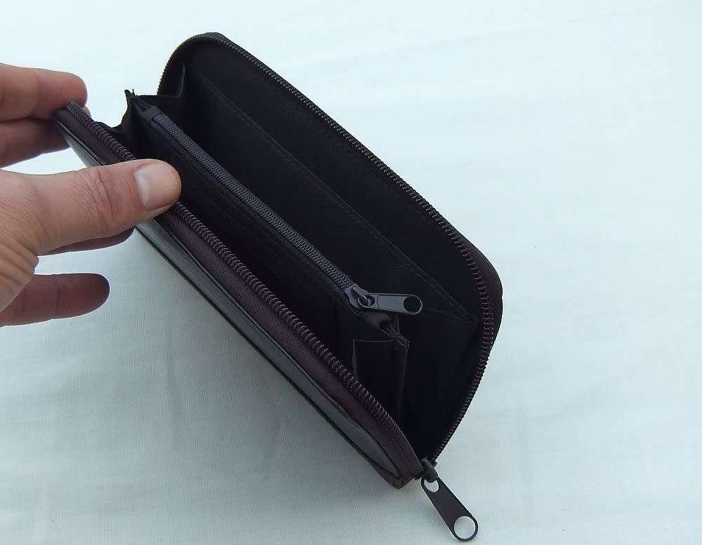 Brand new !! A PU leather unisex wallet / purse for notes , coins and cards