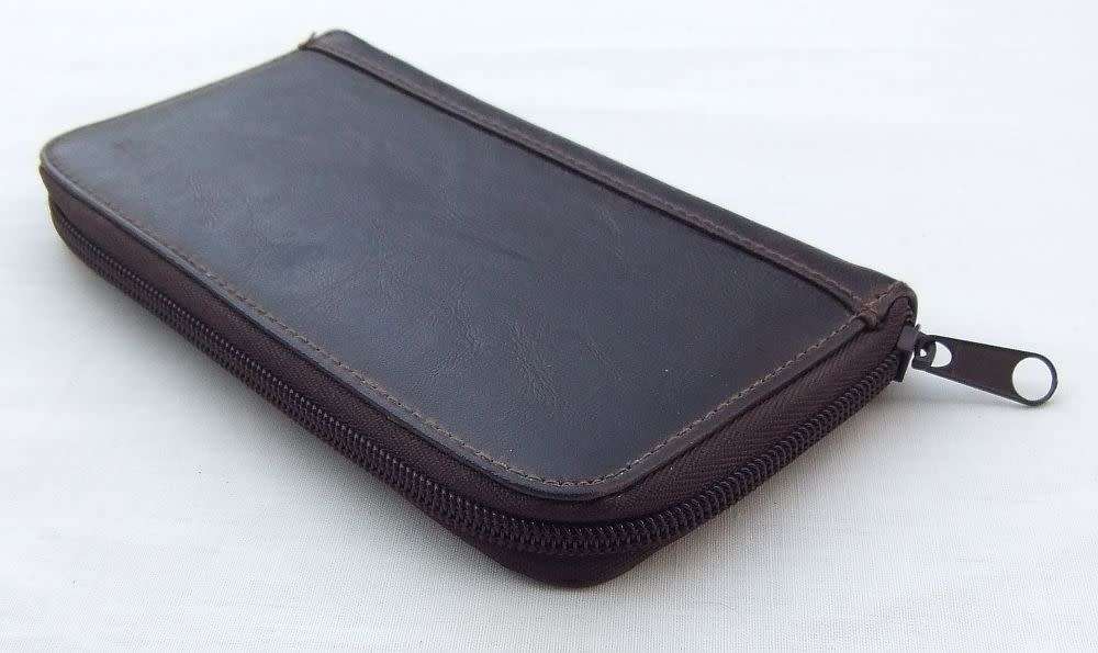 Brand new !! A PU leather unisex wallet / purse for notes , coins and cards