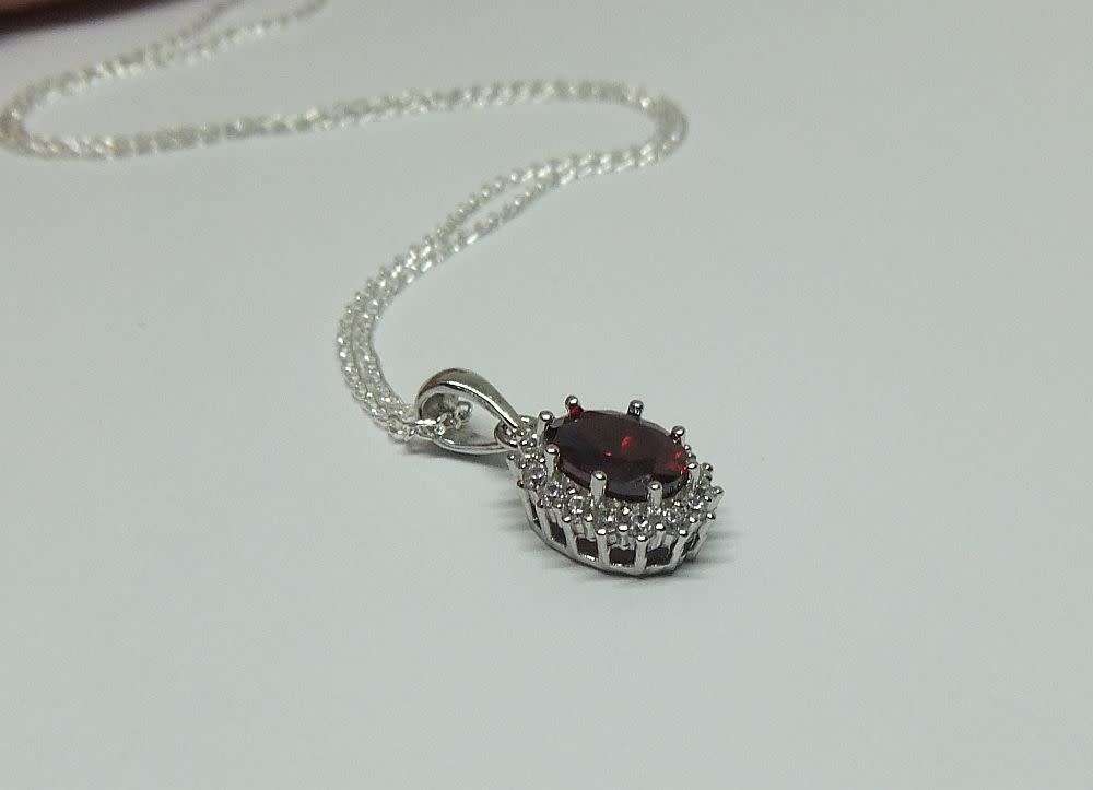 AN ELEGANT FACETED RED AND CLEAR CZ SET STERLING SILVER PENDANT WITH STERLING SILVER NECKLACE