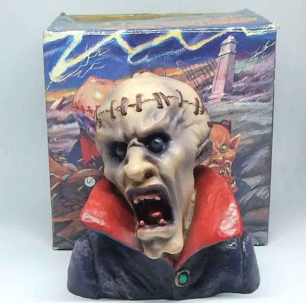 A HAUNTED LOOKING 1998 MONSTER BUST FIGURINE WITH DESIGNERS STAMP AND ORIGINAL BOX