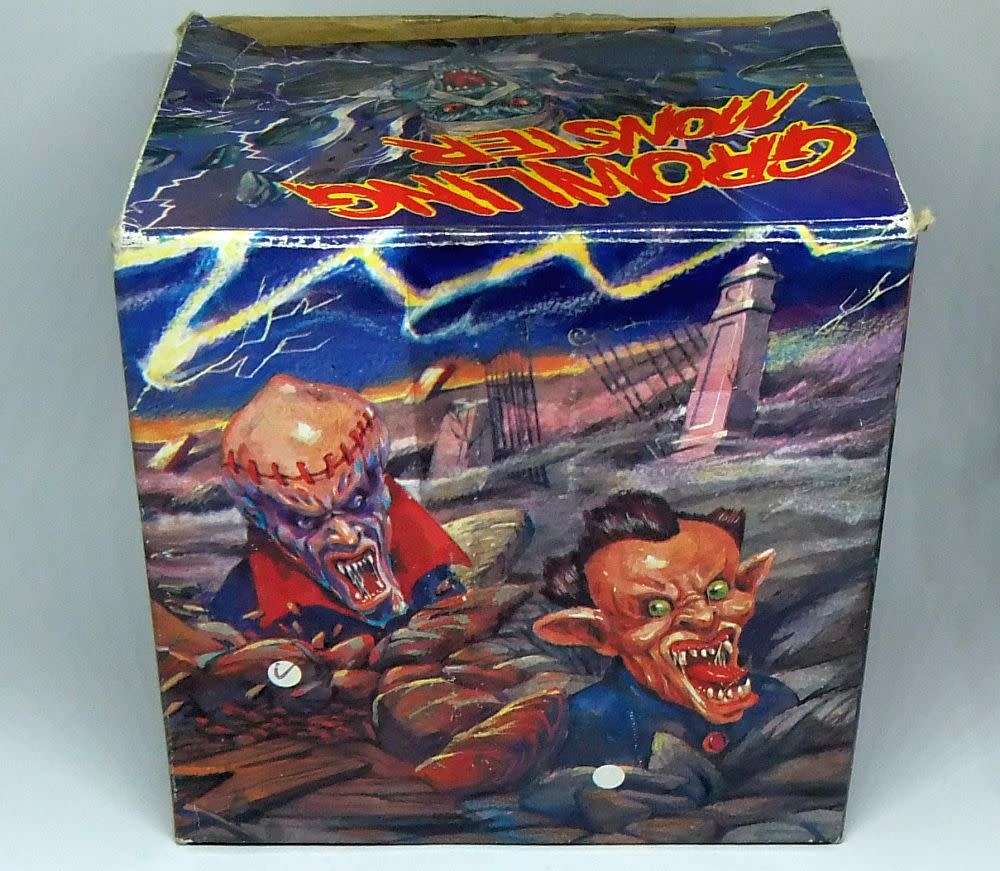 A HAUNTED LOOKING 1998 MONSTER BUST FIGURINE WITH DESIGNERS STAMP AND ORIGINAL BOX