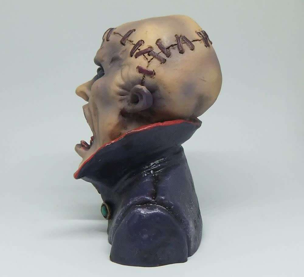 A HAUNTED LOOKING 1998 MONSTER BUST FIGURINE WITH DESIGNERS STAMP AND ORIGINAL BOX