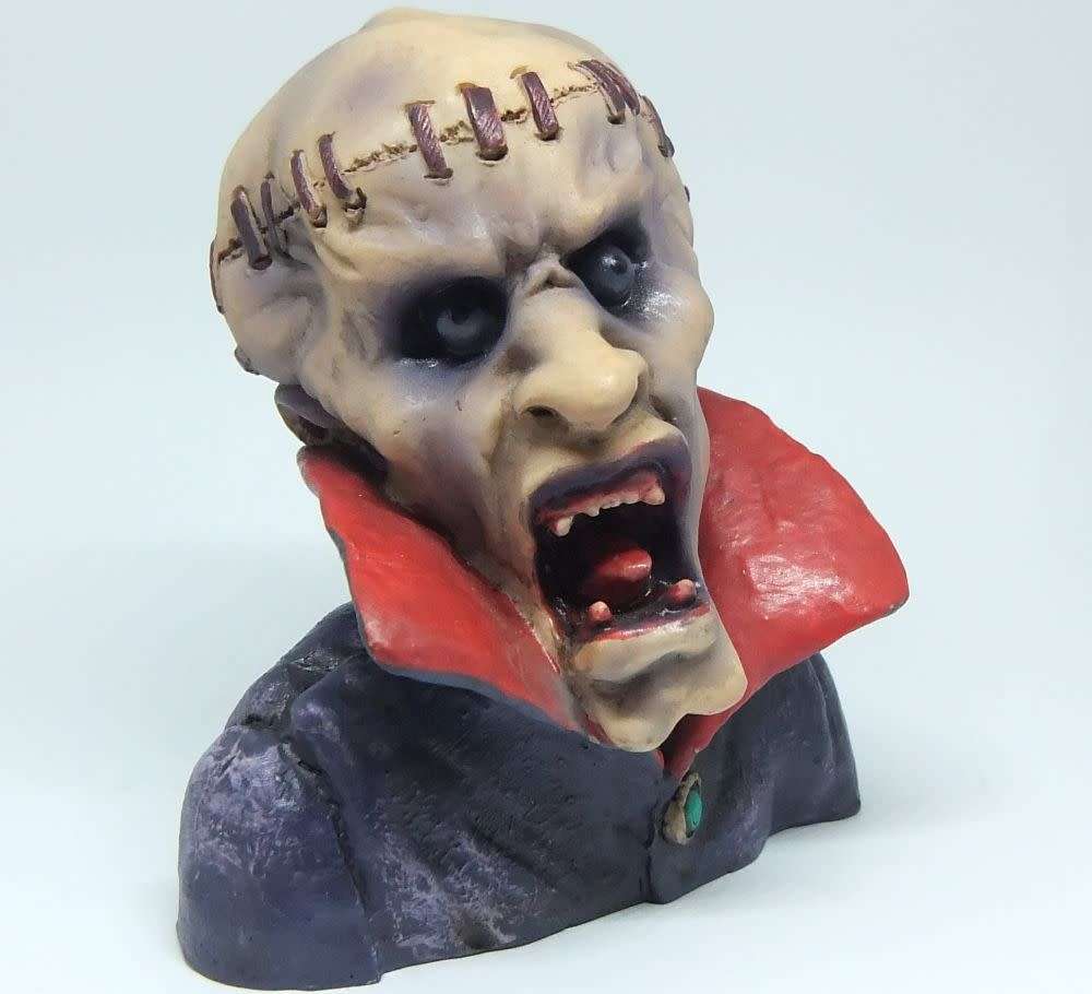 A HAUNTED LOOKING 1998 MONSTER BUST FIGURINE WITH DESIGNERS STAMP AND ORIGINAL BOX