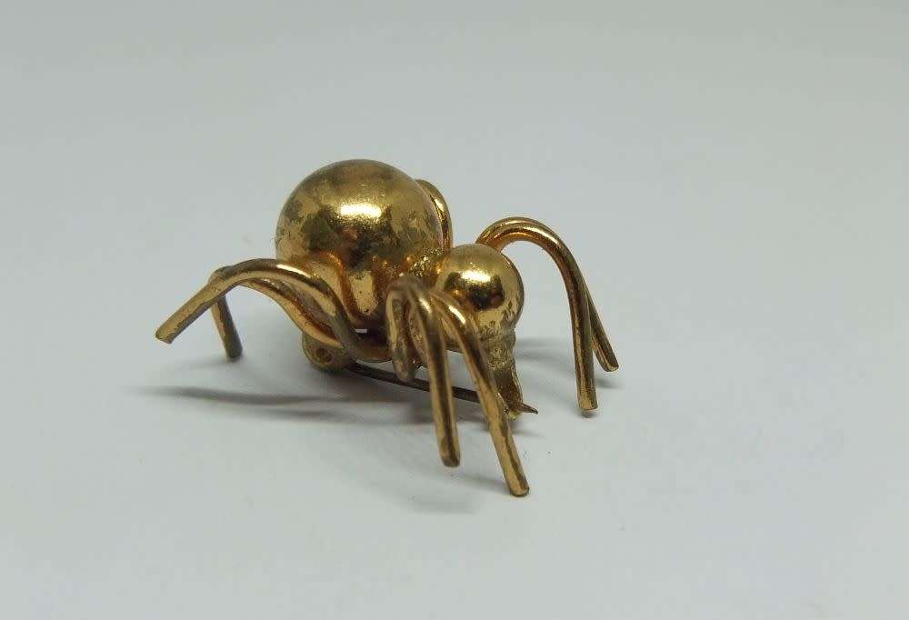 R50 SALE !! A VINTAGE GOLD TONE SPIDER BROOCH