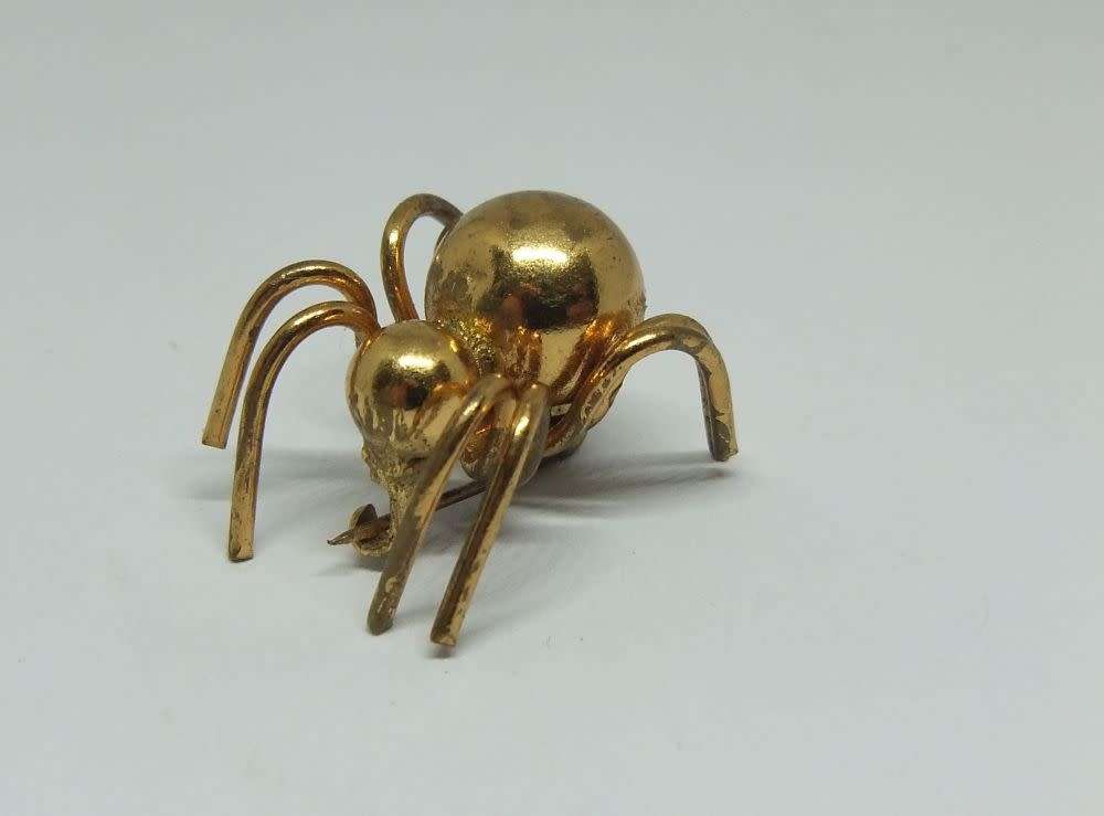 R50 SALE !! A VINTAGE GOLD TONE SPIDER BROOCH