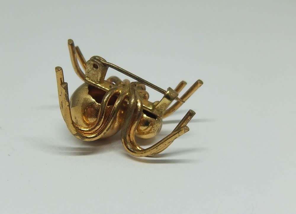 R50 SALE !! A VINTAGE GOLD TONE SPIDER BROOCH