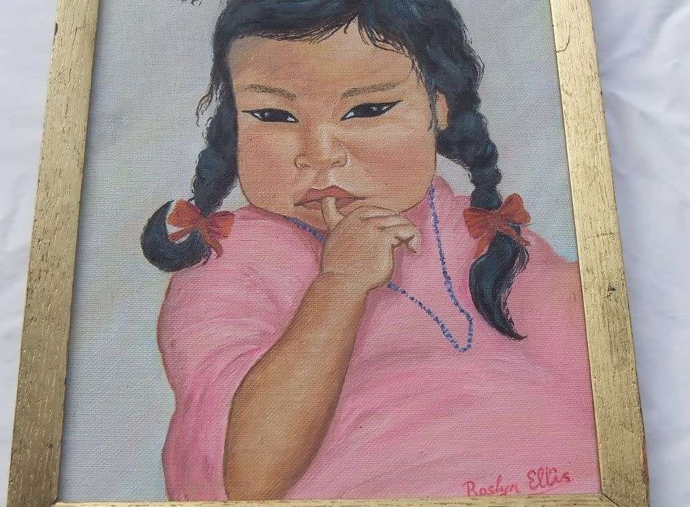 A VERY CHARMING VINTAGE ORIGINAL OIL ON BOARD PAINTING OF A CHUBBY YOUNG GIRL BY ROSLYN ELLIS