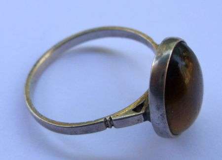 A VINTAGE PRE 1950S TIGERS EYE STERLING SILVER RING - POSTAGE R30
