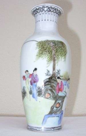 MINIATURE HAND PAINTED ORIENTAL PORCELAIN POSY VASE - TWO SIGNATURES / MAKERS MARKS - POSTAGE R40