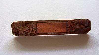 A VINTAGE 9CT GOLD CHRISTENING BROOCHE - POSTAGE R25