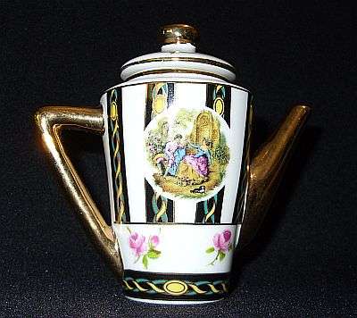 PRETTY ORNAMENTAL TEA POT