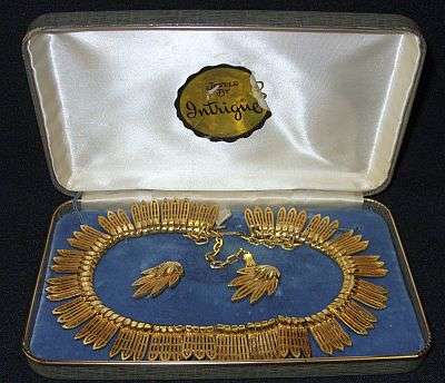 Beautiful elegant ladies dress set - SOOOO VINTAGE !!!! Necklace and clip ons