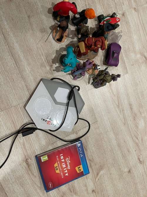 Sony PlayStation 4 500gb + 1 Tb external hardrive +  3 games