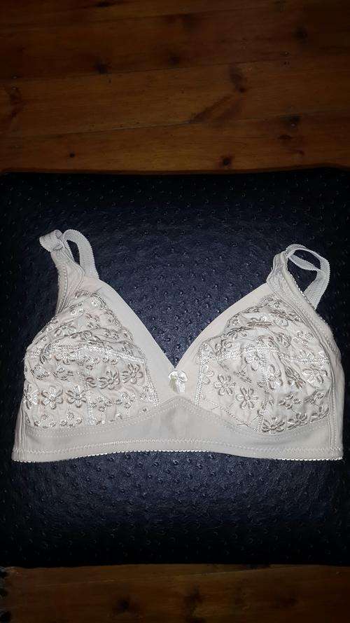 LATE ENTRY!! WIRELESS BRA - SIZE 34D/36D/38D
