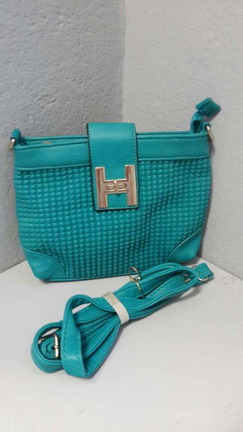 LATE ENTRY!!! STUNNING HANDBAG!! GREAT COLOUR FOR SUMMER!!!