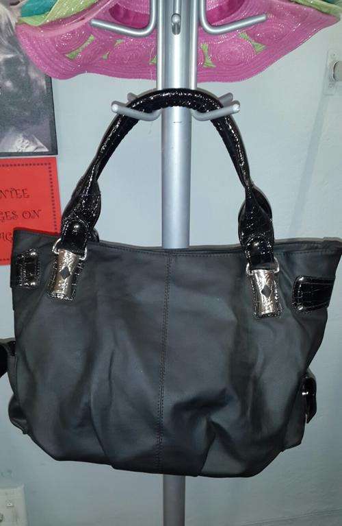 LATE ENTRY!!!! GORGEOUS HANDBAG!!!! A MUST HAVE!!