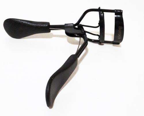 BLACK EYELASH CURLER