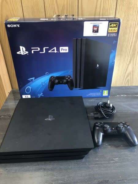 BLACK FRIDAY: SONY PLAYSTATION 4 PRO 4K 1TB GAMING CONSOLE - LIKE NEW