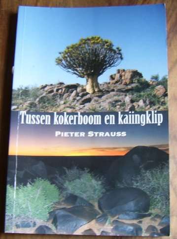 TUSSEN KOKERBOOM EN KAIINGKLIP DEUR PIETER STRAUSS