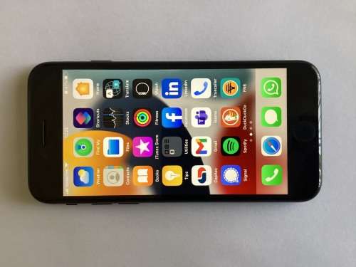 iPhone SE 2020, 100% Battery Health, 64GB - Extra value bundle.