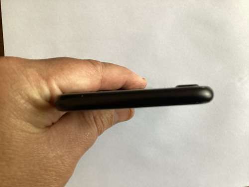 iPhone SE 2020, 100% Battery Health, 64GB - Extra value bundle.