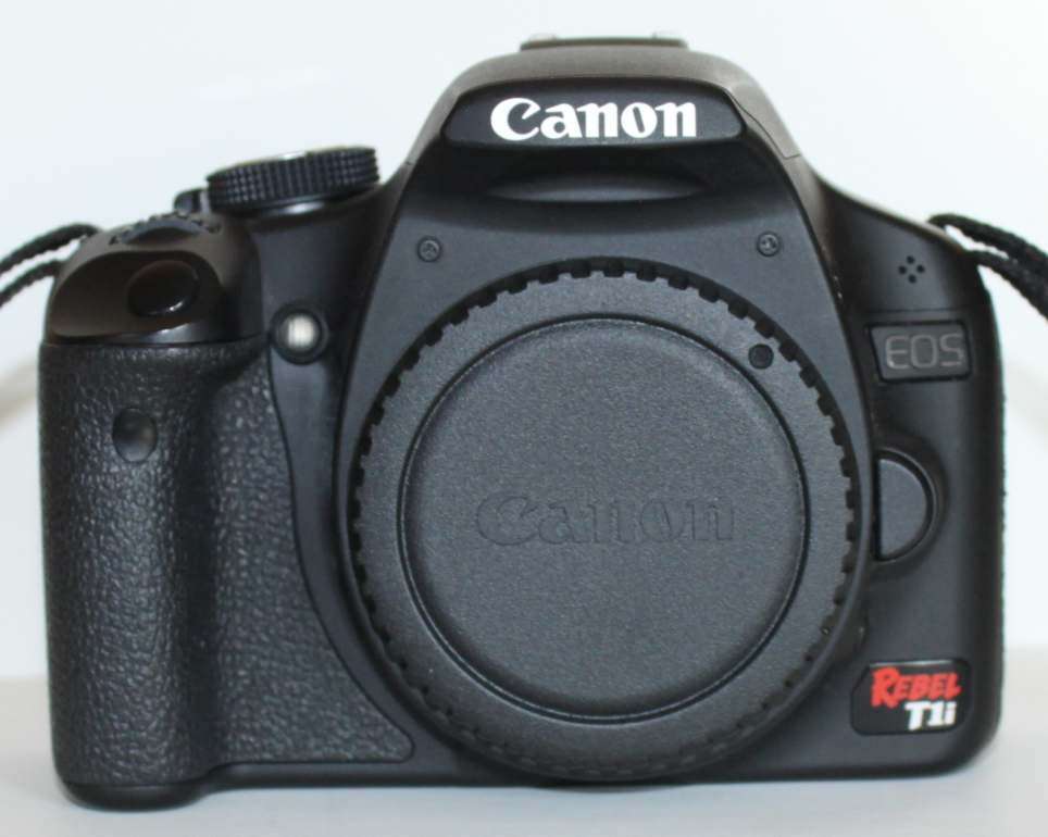 Canon EOS T1i (500D) body, accessories, boxed. A BARGAIN!!!