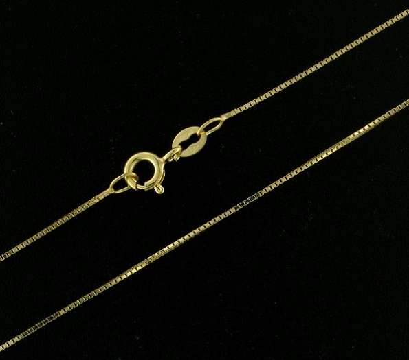 9k / 9ct gold box CHAIN: 0.5mm wide, 45cm. Ready for you. Last one!