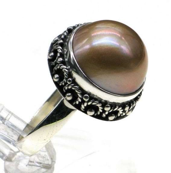 Mabe pearl RING: dark gold, detailed surround, sterling silver