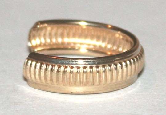 9k / 9ct gold Toe RING: ridges, 5.1mm wide. Ready for you. Limited!