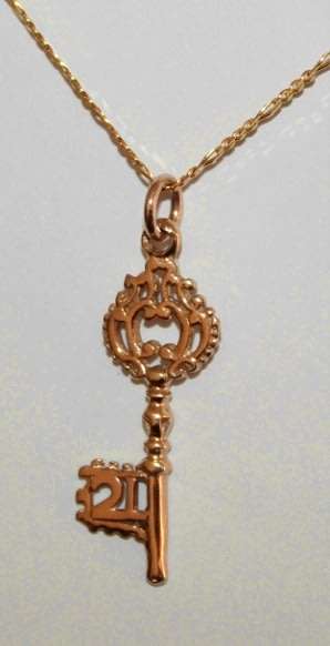 9k / 9ct gold 21st key Pendant / Charm. Ready for you. Last one!