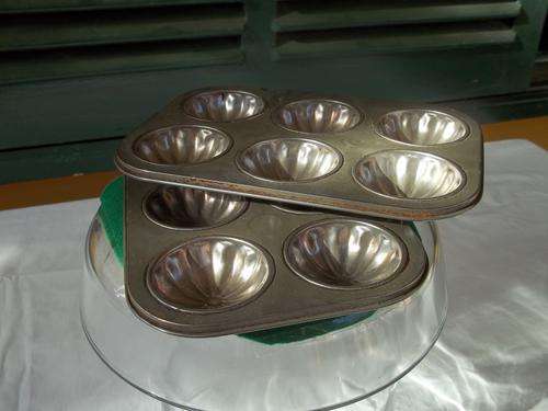 Pair of  retro baking tins for cup cakes & other goodies